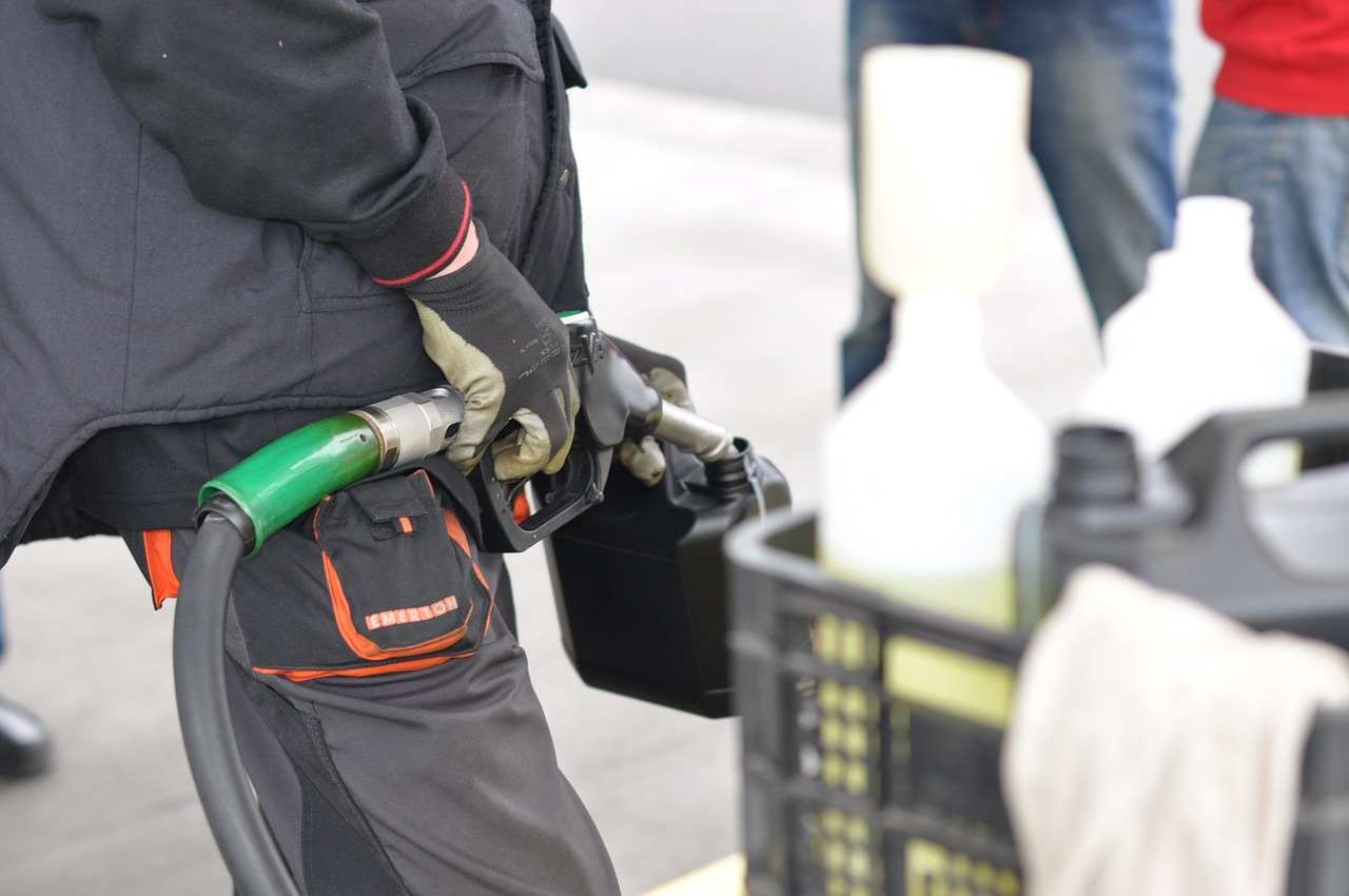 Gasolio: il prezzo volerà sempre di più, sbrigatevi a fare il pieno