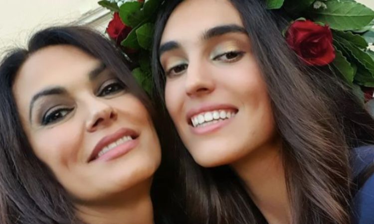 Maria Grazia Cucinotta commuove we laurea figlia