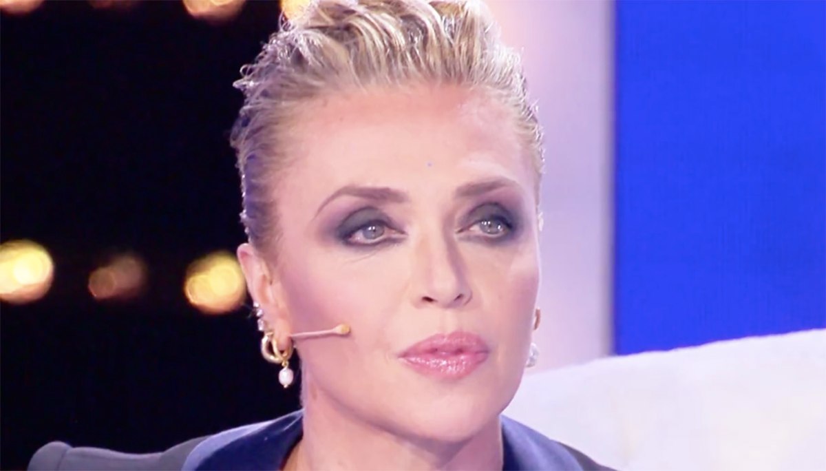 Paola Barale fa coming out: tutta la verità senza maschere