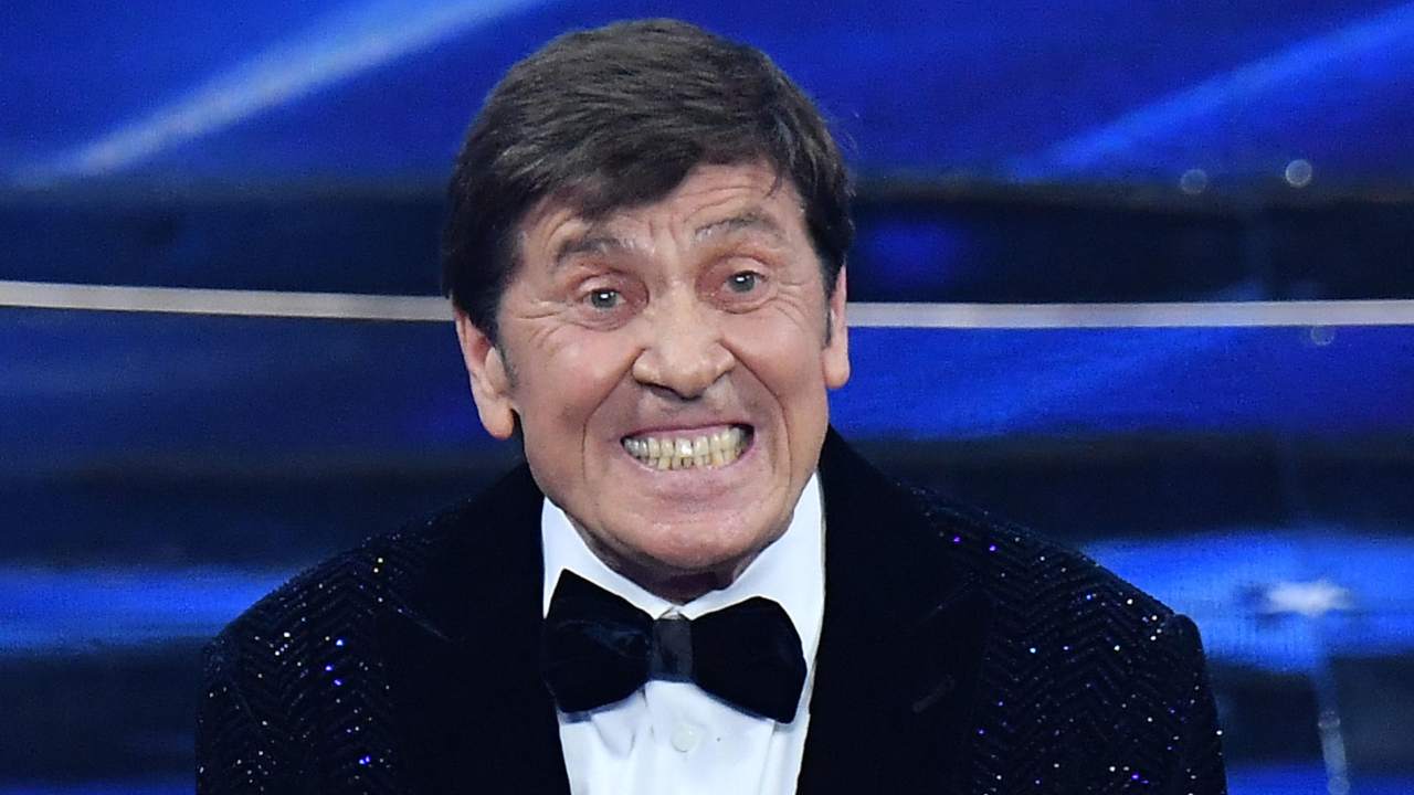 Gianni Morandi sorprende i fan a 77 anni