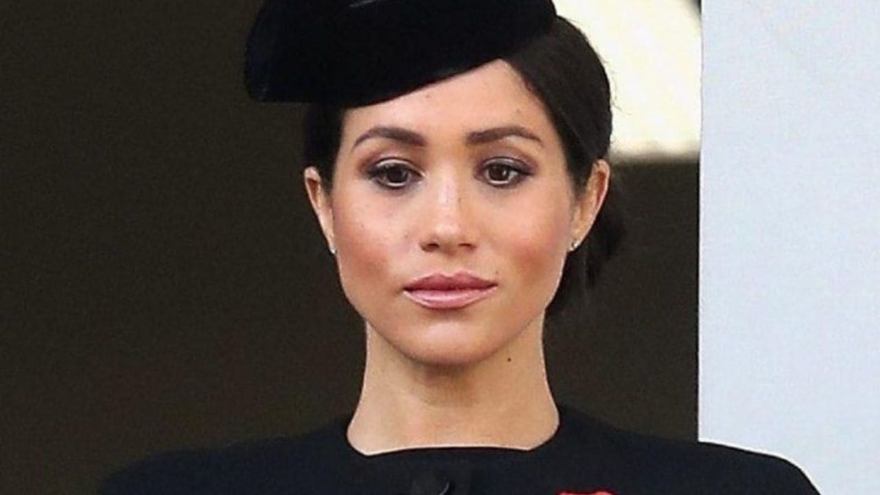 Meghan Markle orecchini macchiati sangue 