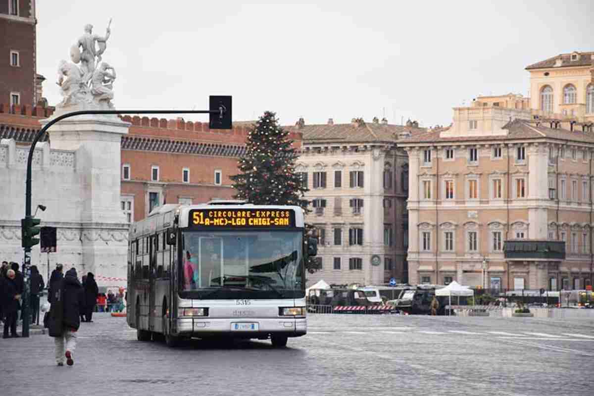 Rincaro dei prezzi del carburante, anche i servizi di trasporto in crisi