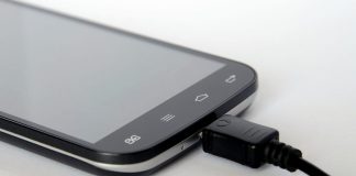 Cosa fare se lo smartphone non si carica: sei rimedi infallibili