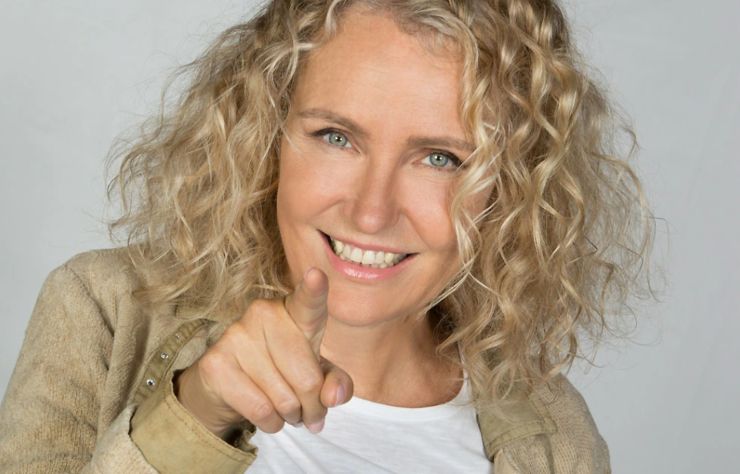 La riconoscete con i capelli rossi e giovanissima? | E' una presentatrice della Rai