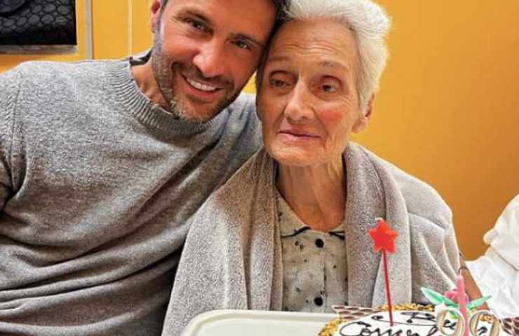 Filippo Bisciglia e la nonna: momento dolcissimo