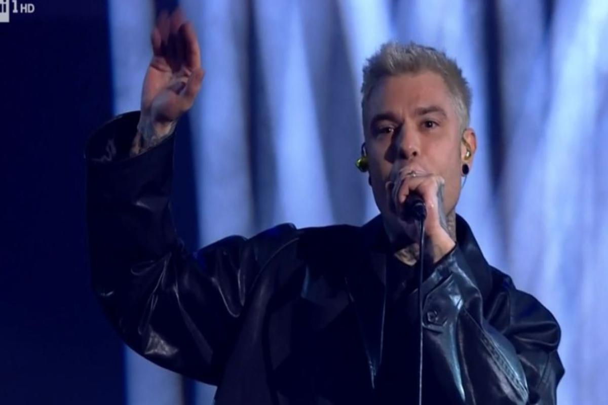 Fedez canta attacca Bignami