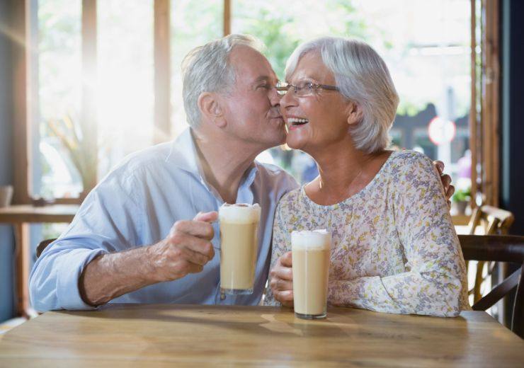 Fare l'amore fa bene alla salute: lo studio recente favorisce i soggetti senior