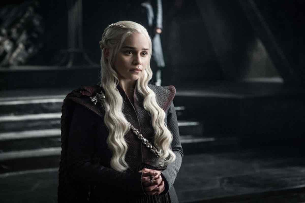 Emilia Clarke nella serie