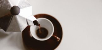 Caffè, perché fa male a stomaco vuoto