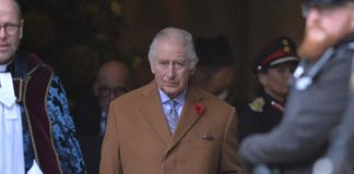 re carlo incoronazione invitati