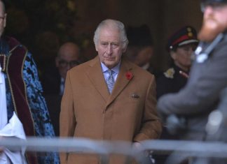 re carlo incoronazione invitati