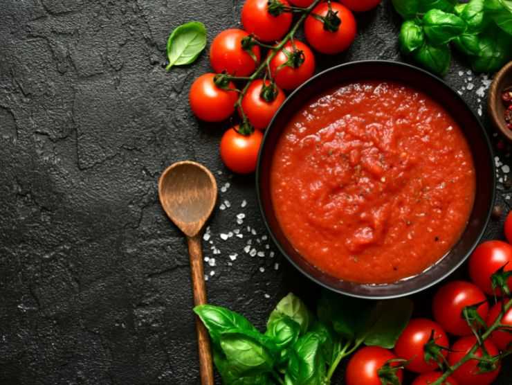 come evitare la muffa nella passata di pomodoro