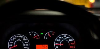 Attenzione al contachilometri, come riconoscere la truffa